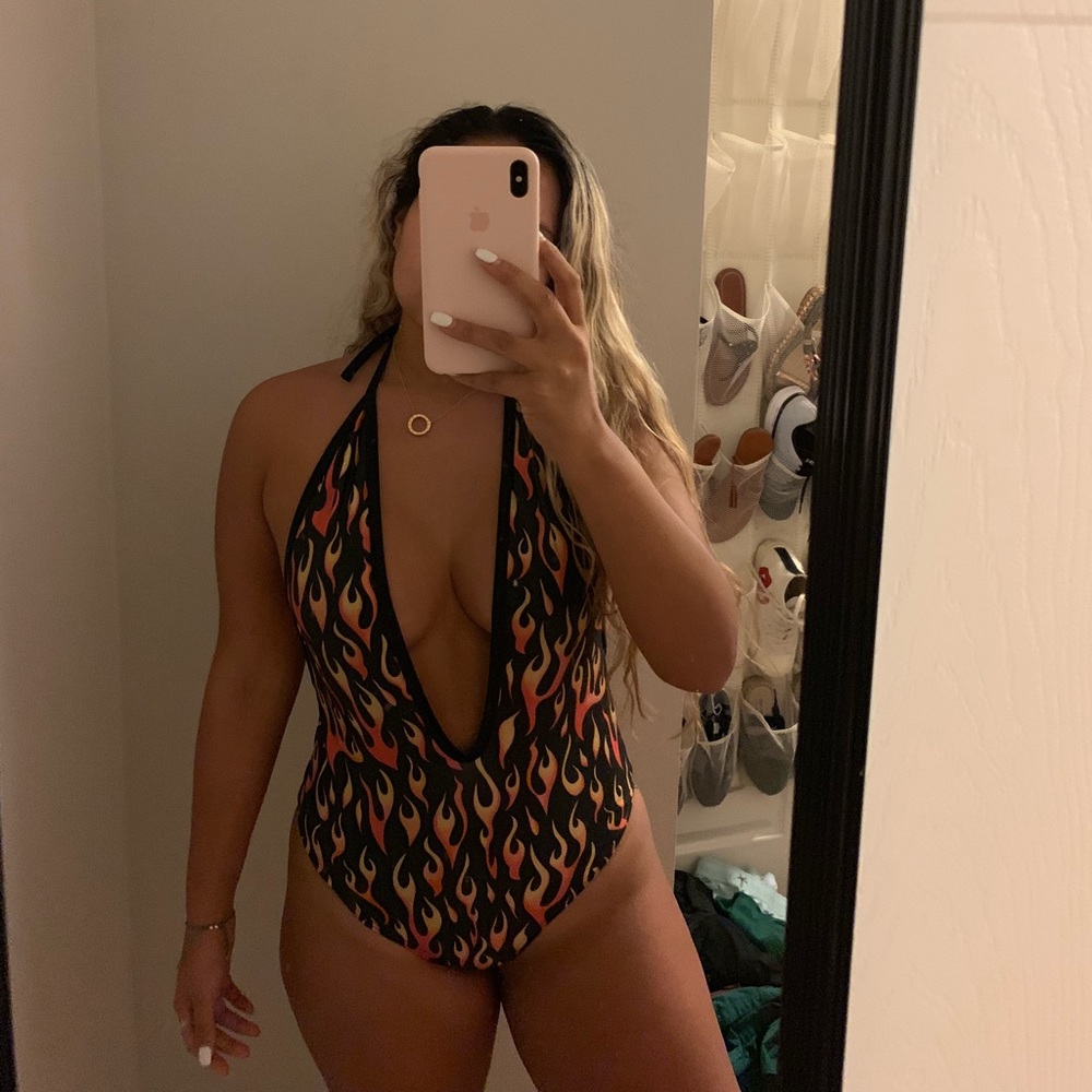 Mi gente fire bodysuit
